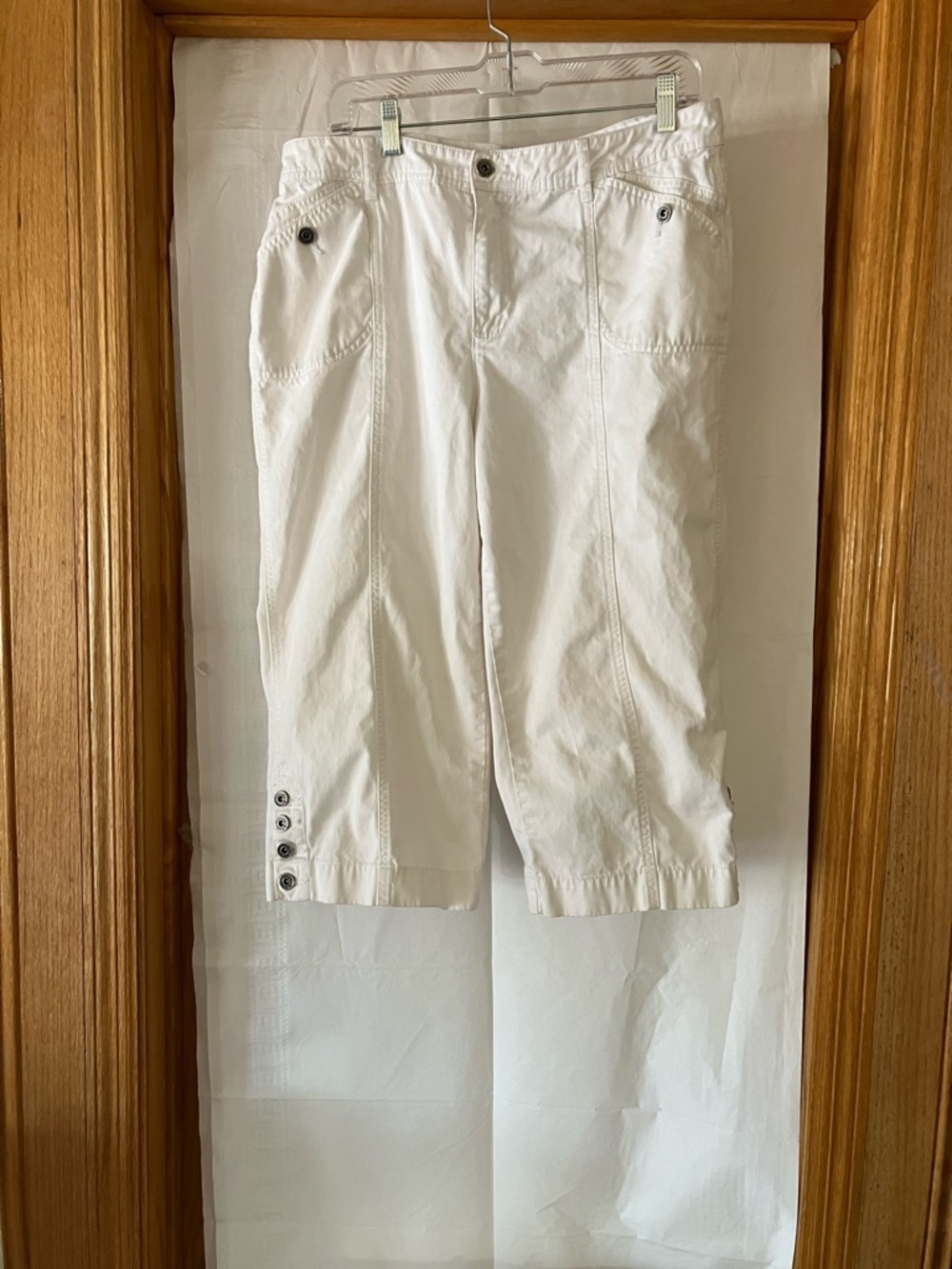 Christopher & Banks Women’s White Capris Sz14 Button & Zip Closure